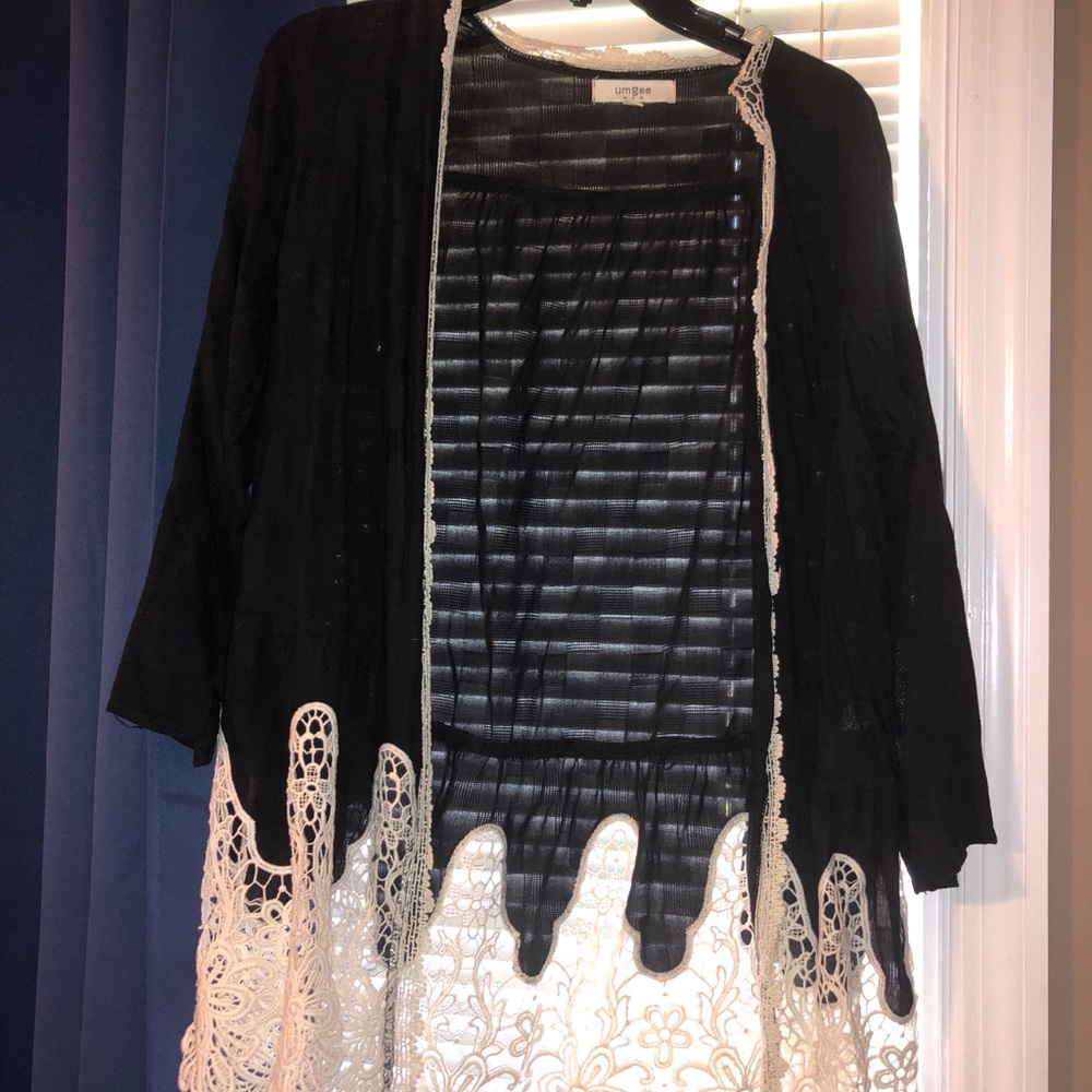 BLACK AND WHITE LACE CARDIGAN